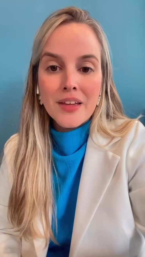 Eu falo sobre como a fibromialgia pode estar relacionada a condições inflamatórias não tratadas, e a importância de uma avaliação reumatológica completa para id
